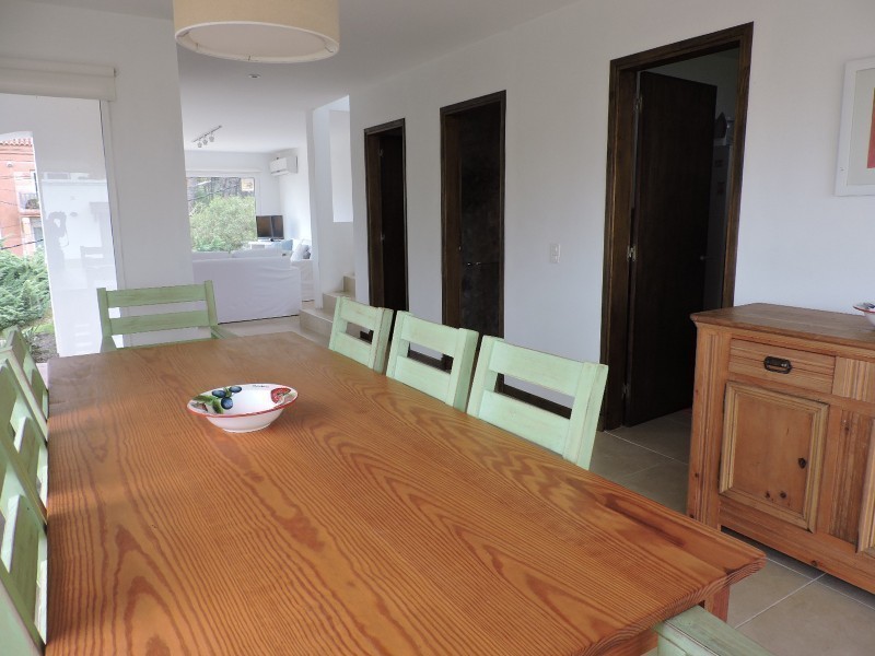 Casa de cinco dormitorios en alquiler en Montoya